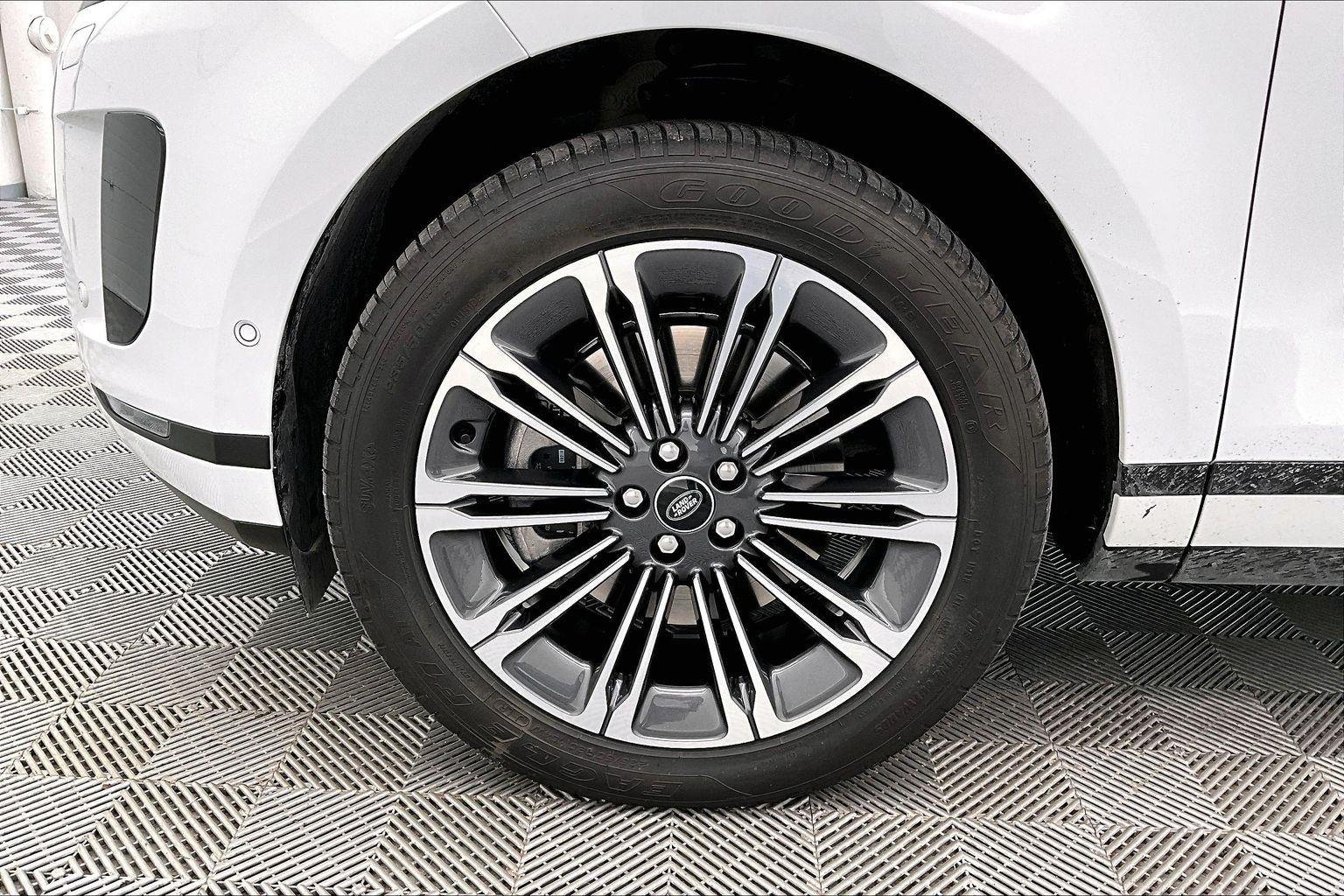 New 2026 Fuji White Land Rover Core S image 14
