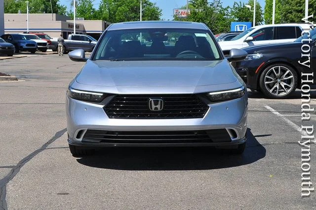 New 2026 Solar Silver Metallic Honda Touring image 6