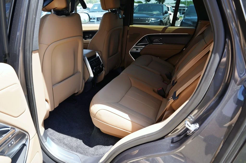 New 2026 Carpathian Grey Land Rover SE image 32