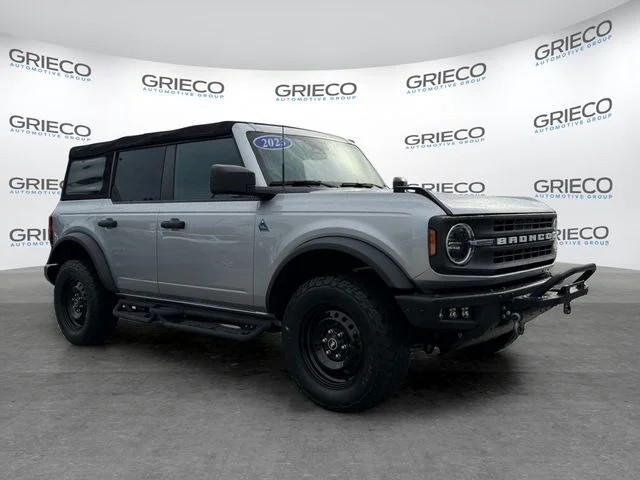 2023 Ford Bronco Black Diamond 4x4's photo