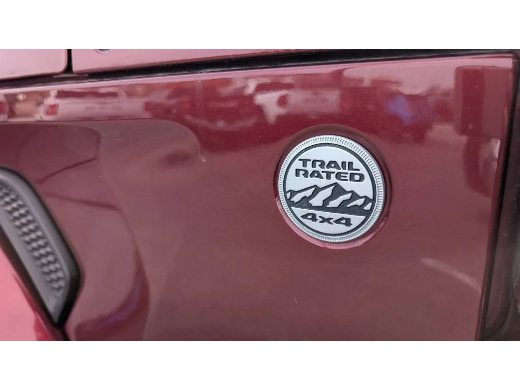 Used 2021 Snazzberry Pearlcoat Jeep Overland image 37