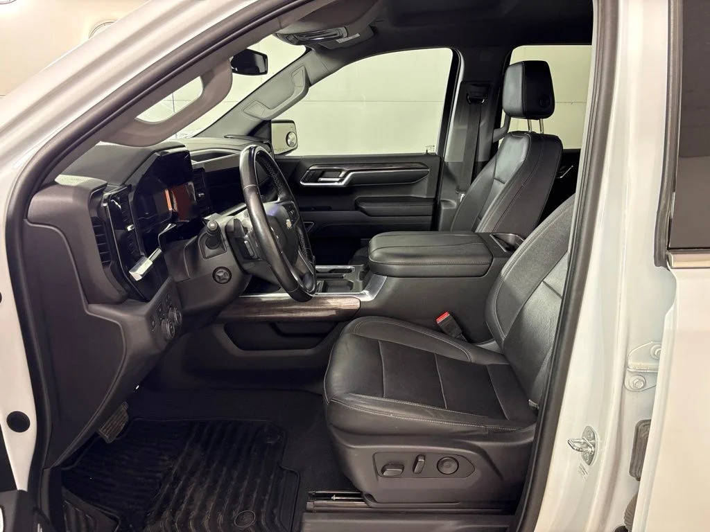 Used 2023 White Chevrolet LTZ image 34