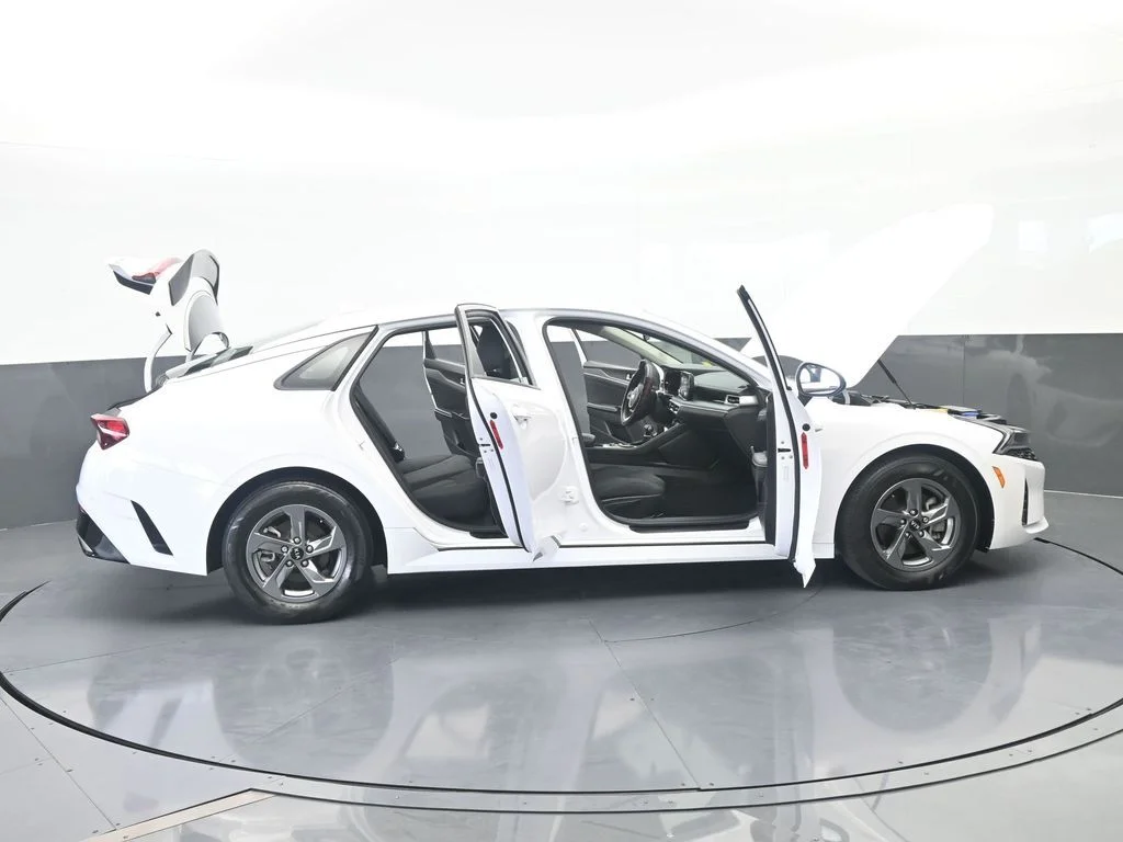 Used 2021 Glacial White Pearl Kia LXS image 75
