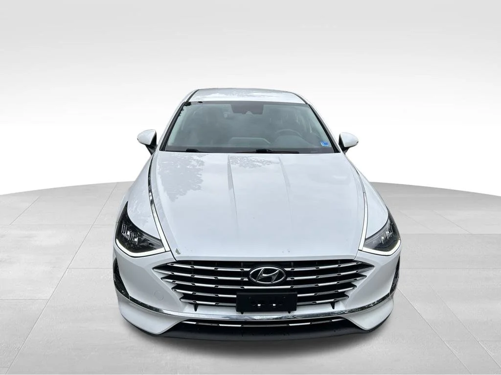 Used 2022 White Hyundai Blue image 9