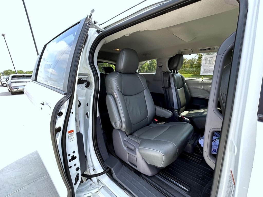 Used 2021 White Toyota LE image 18