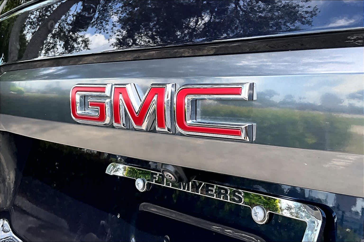 Used 2024 Midnight Blue Metallic GMC AT4 image 31
