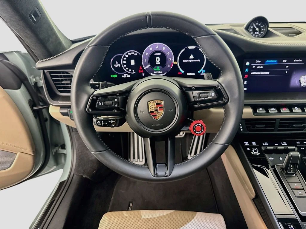 Used 2025  Porsche Carrera 4 GTS image 23