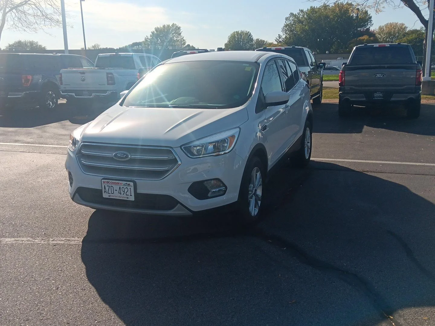 Used 2019 Oxford White Ford SE image 12