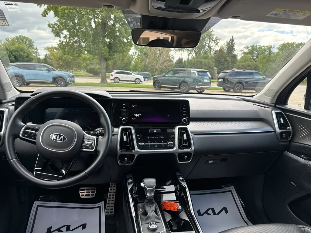 Used 2021 Everlasting Silver Kia SX Prestige image 16