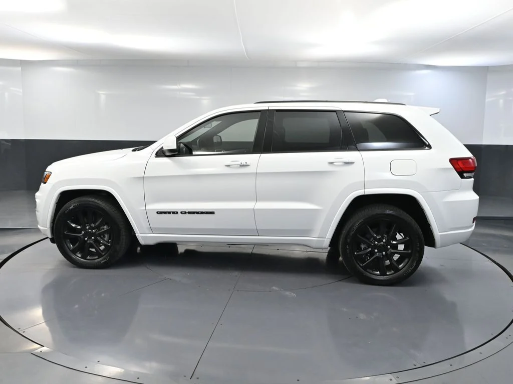 Used 2021 White Jeep Laredo X image 11