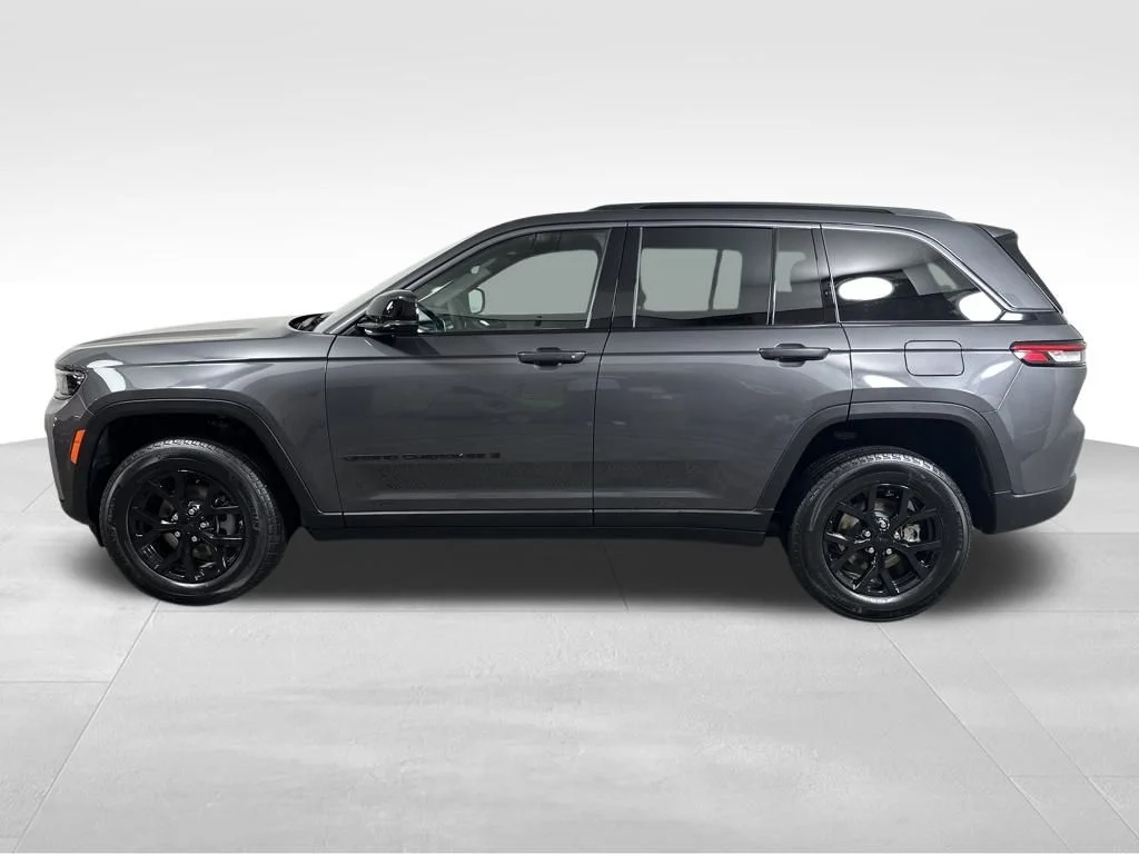New 2026 Baltic Gray Metallic Clear-Coat Exterior Paint Jeep Altitude image 6