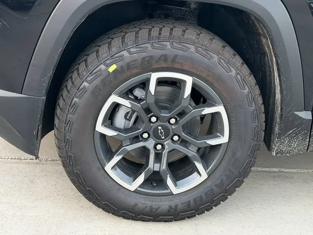 New 2027 Mosaic Black Metallic Chevrolet ACTIV image 4