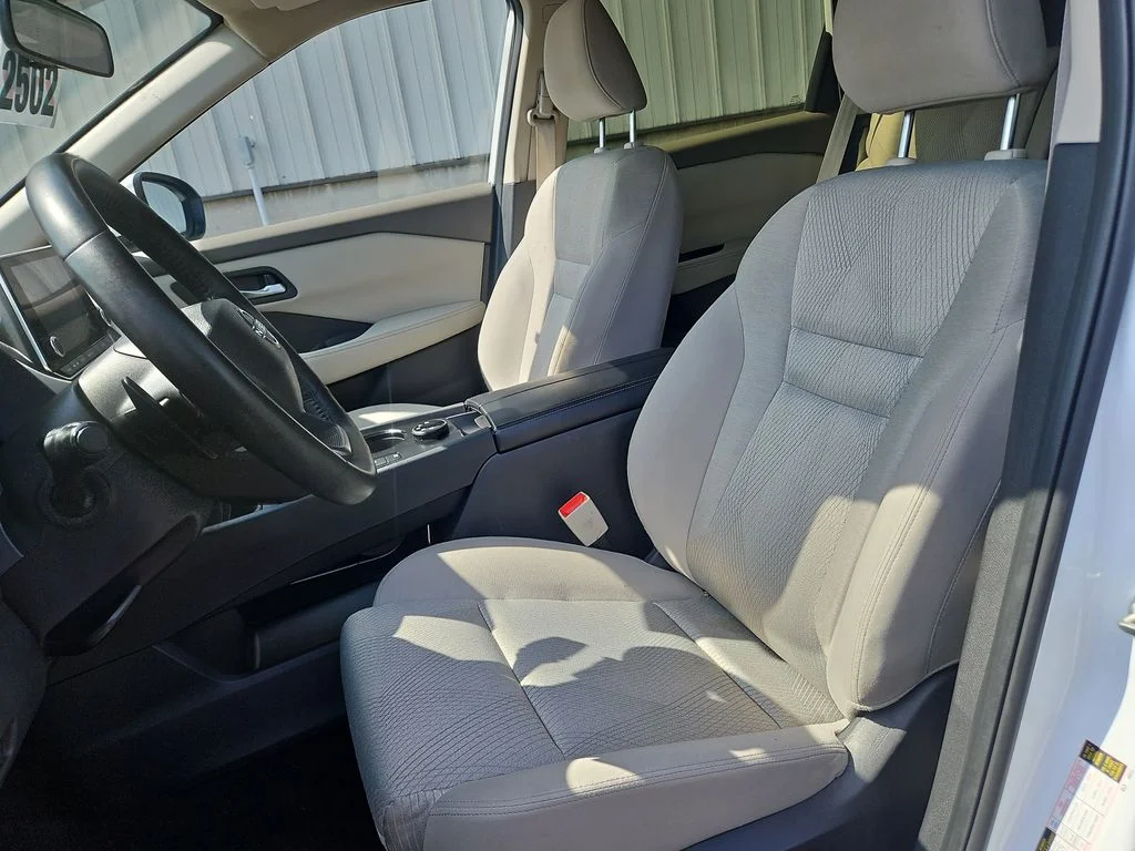 Used 2025 White Nissan SV image 21