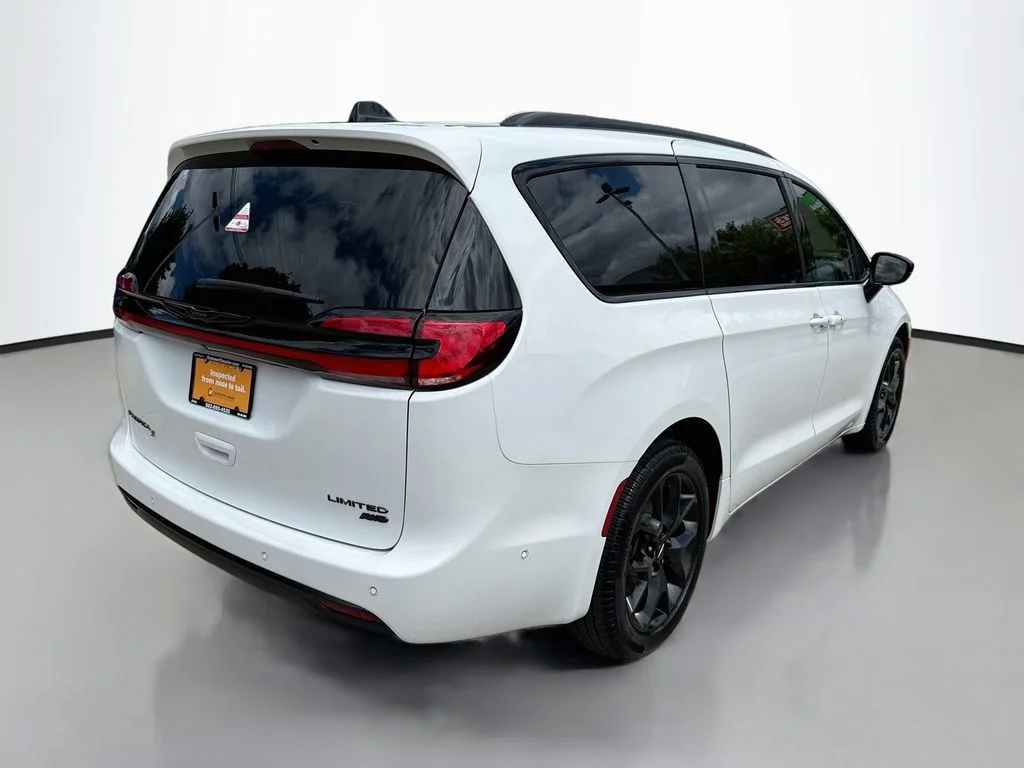 Used 2025 Bright White Clearcoat Chrysler Limited image 8