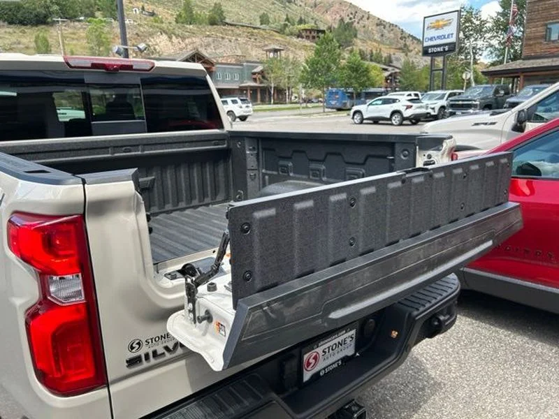 2026 Chevrolet Silverado 1500 ZR2 - Photo 9