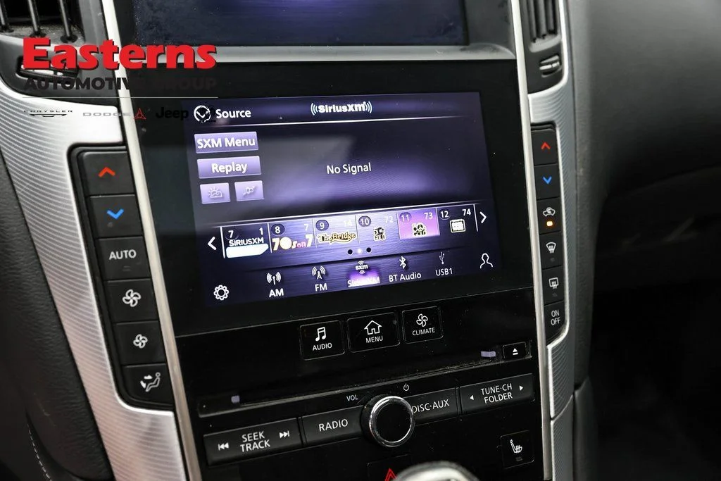 Used 2023 White INFINITI LUXE image 20