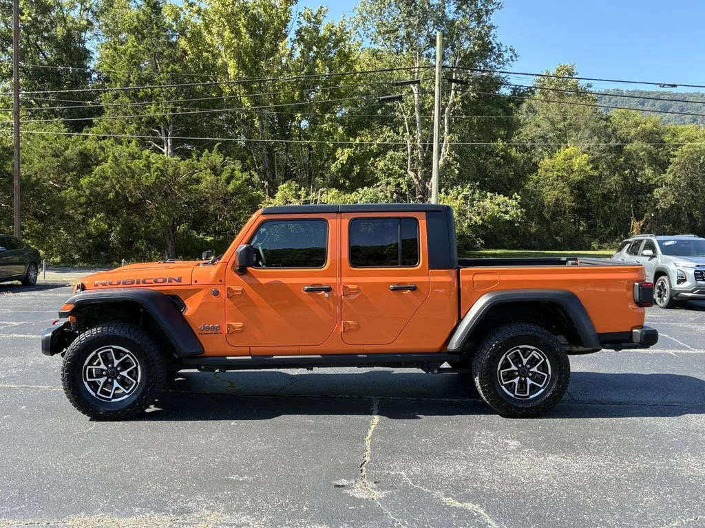 Used 2025 Orange Jeep Rubicon image 6