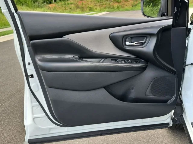 Used 2023 White Nissan SV image 30