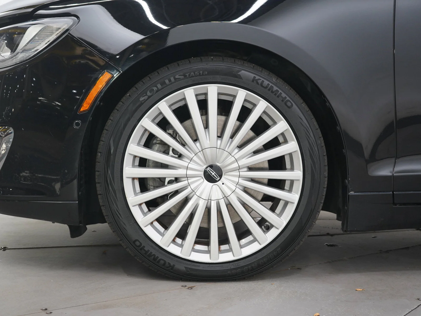 Used 2017 Black Velvet Lincoln Reserve image 27