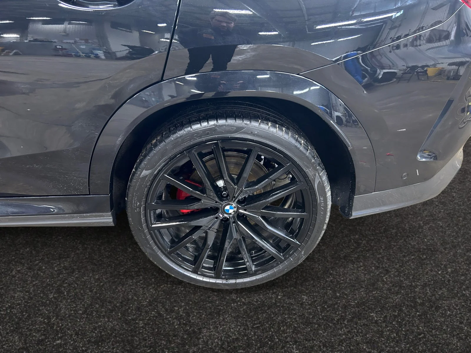 Used 2024 Black BMW xDrive40i image 9