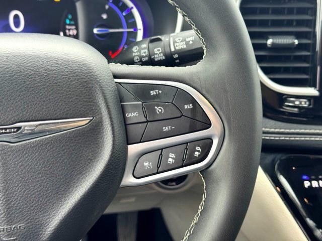Used 2024 White Chrysler Select image 24