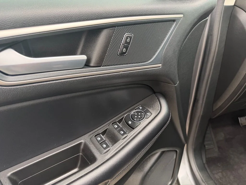 Used 2024 Gray Ford SEL image 11