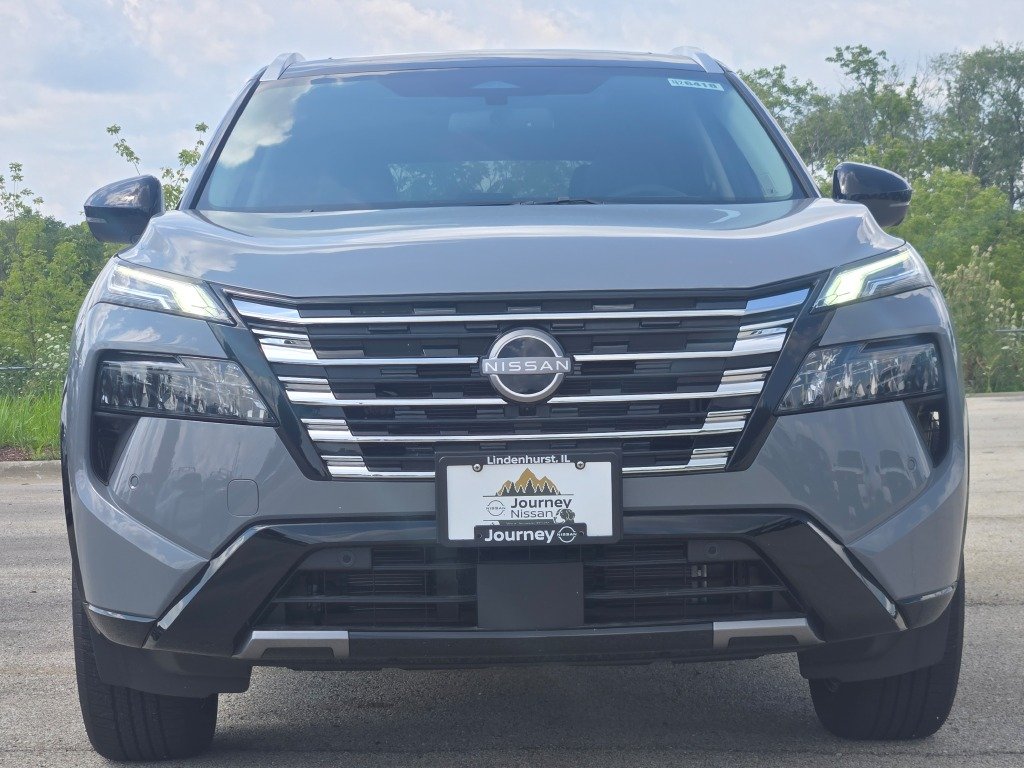 New 2026 Boulder Gray Pearl / Super Black Two-tone Nissan Platinum image 3