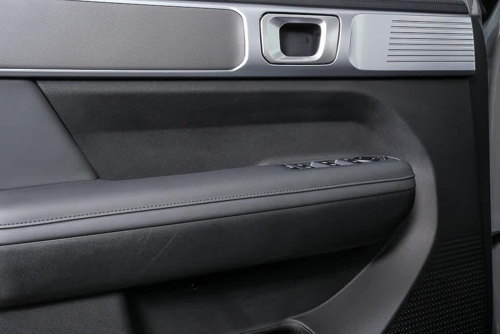 New 2026 Hampton Gray Hyundai SE image 8