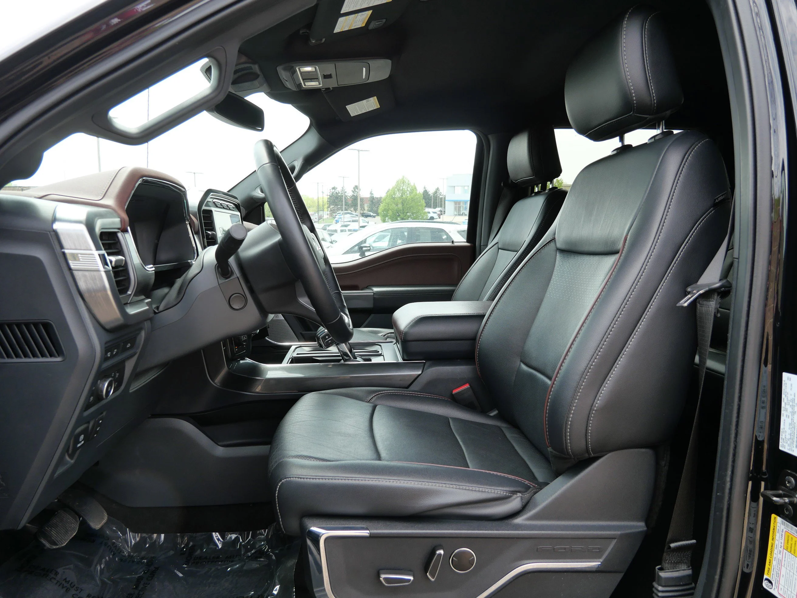 Certified Used 2022 Agate Black Metallic Ford LARIAT image 10