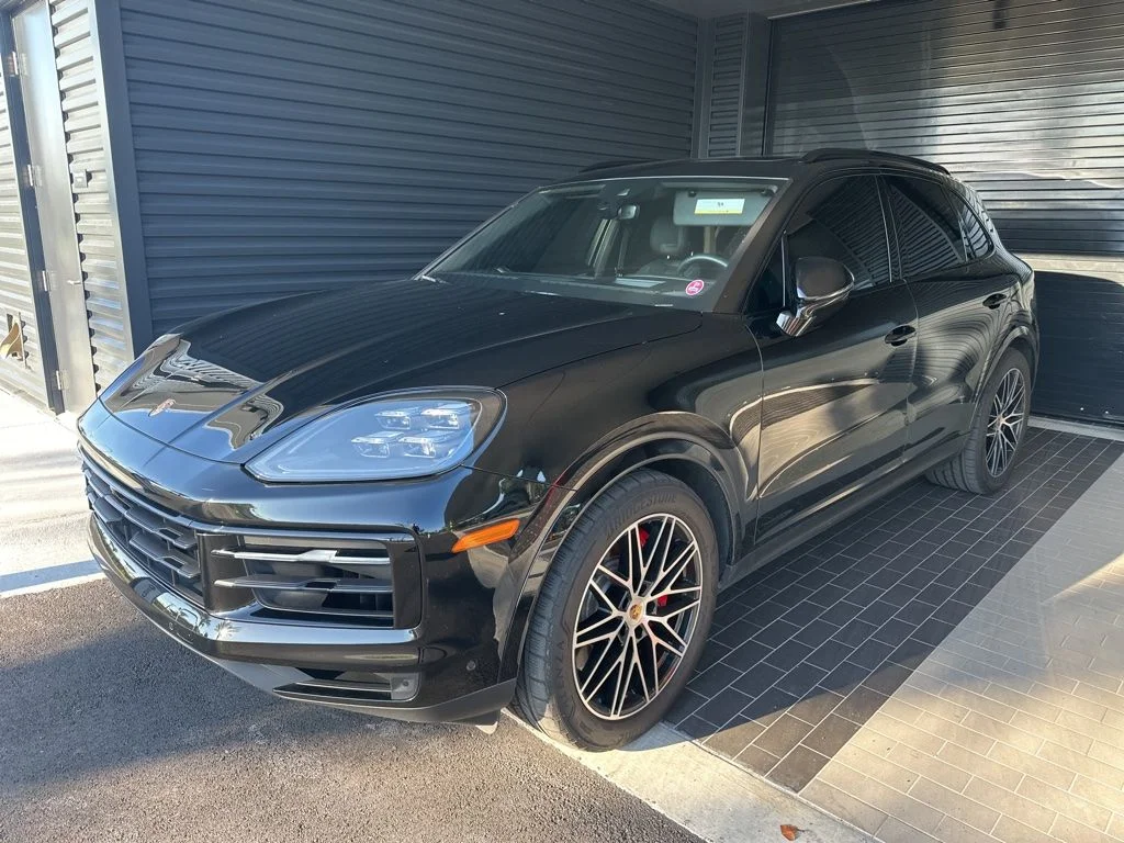 2024 Porsche Cayenne S's photo