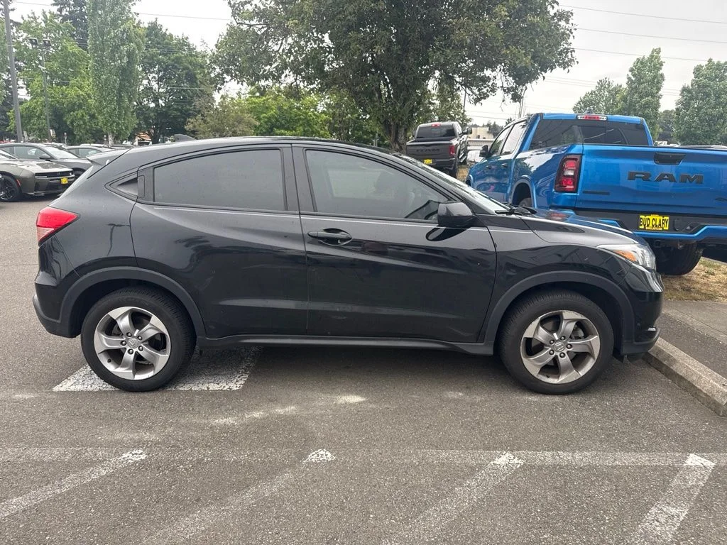 Used 2016 Black Honda LX image 3