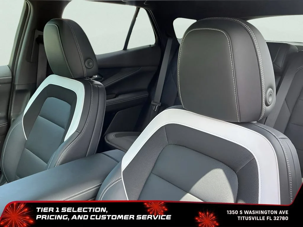Used 2024 Summit White Chevrolet LT image 28