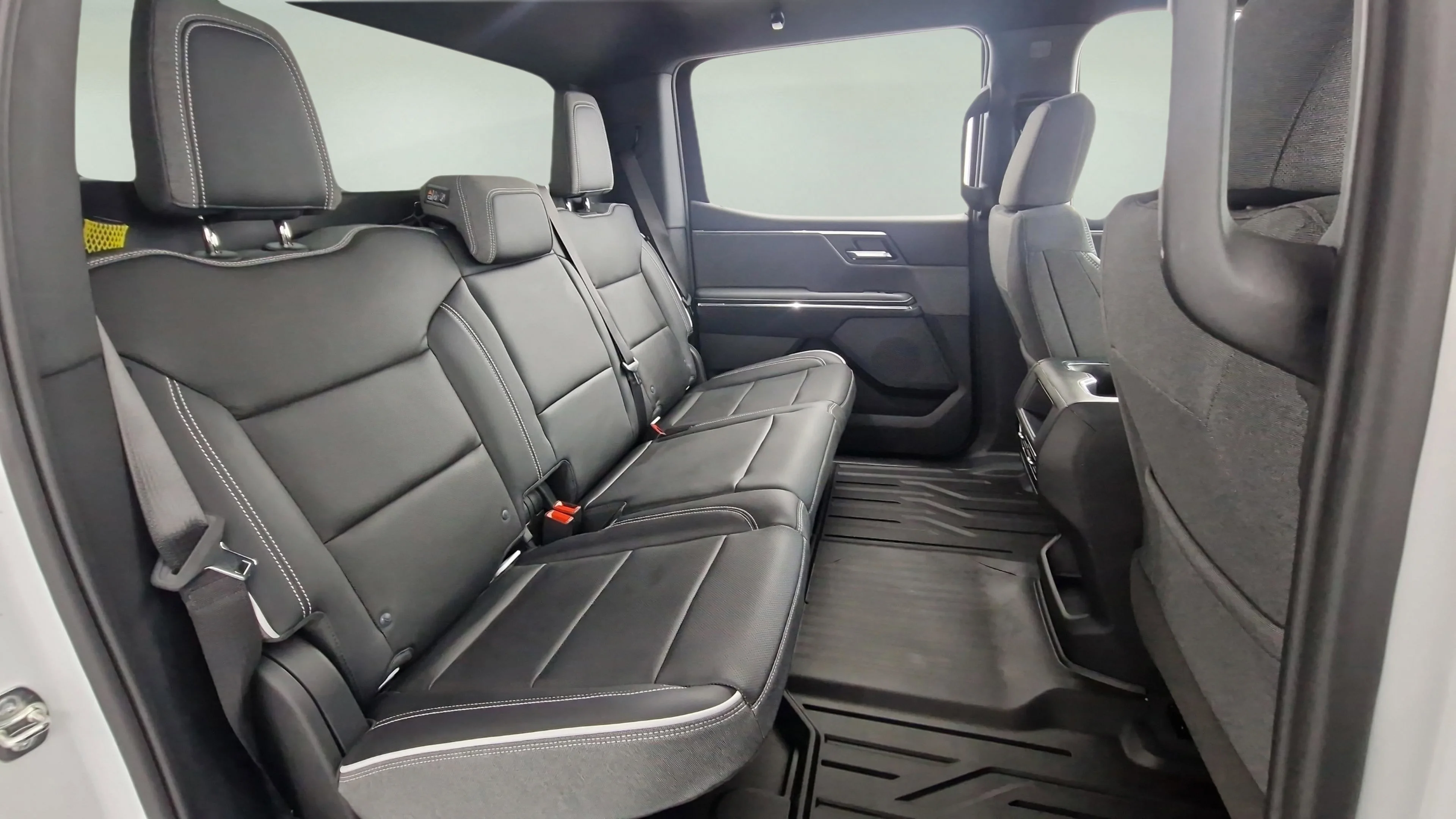 New 2026 Summit White GMC Elevation Standard Range image 14