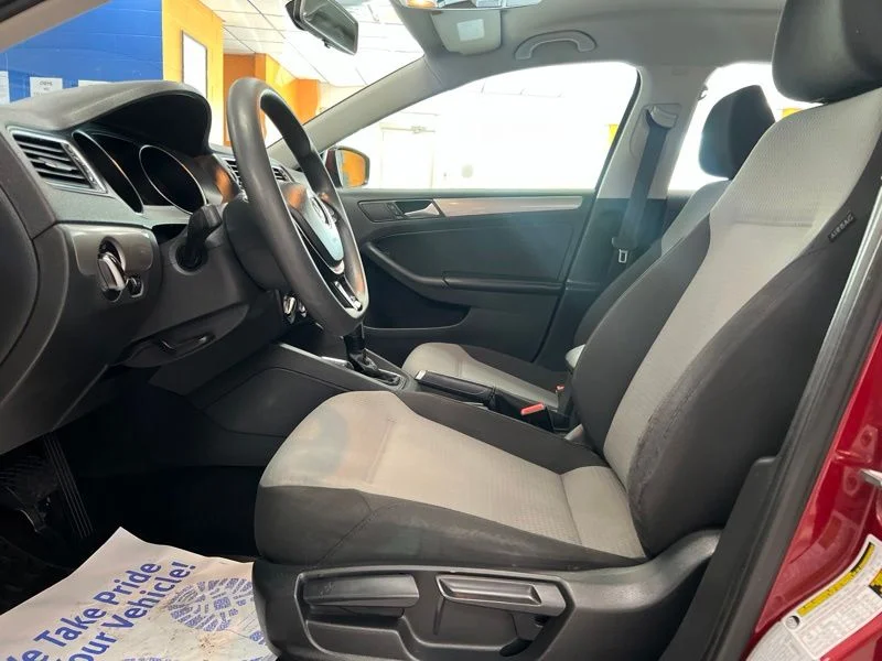 Used 2018  Volkswagen 1.4T S image 17