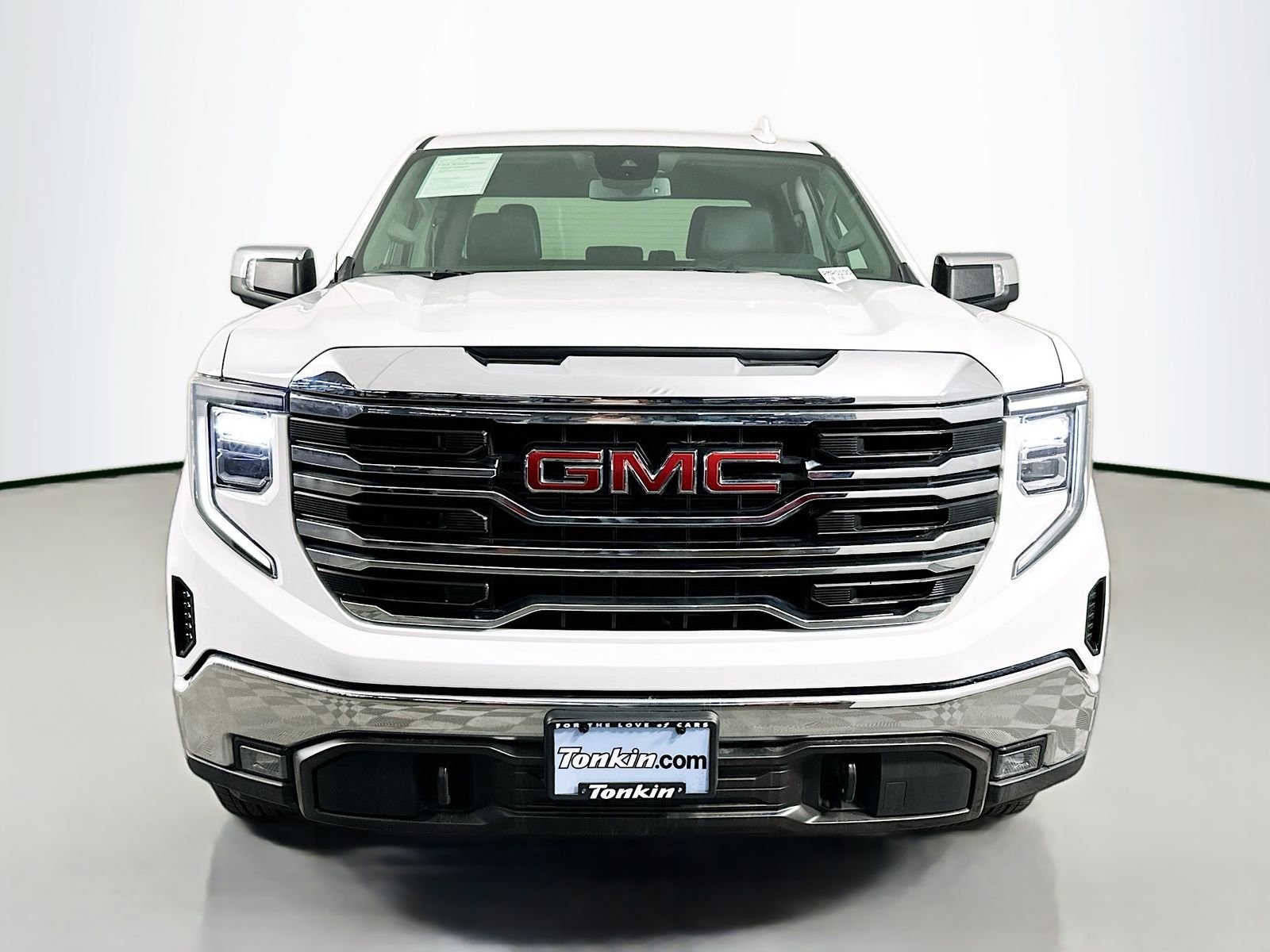 Used 2025 Summit White GMC SLT image 2