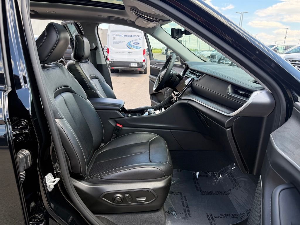 Used 2023 Black Jeep Limited image 20