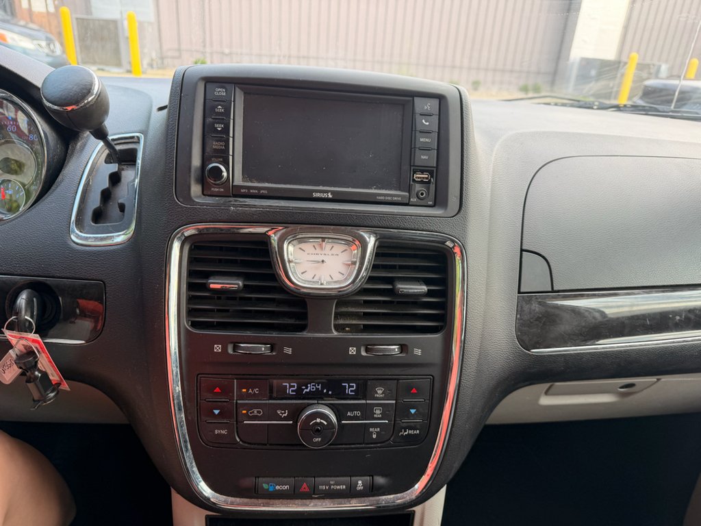 Used 2013 Billet Silver Metallic Clearcoat Chrysler Touring image 9