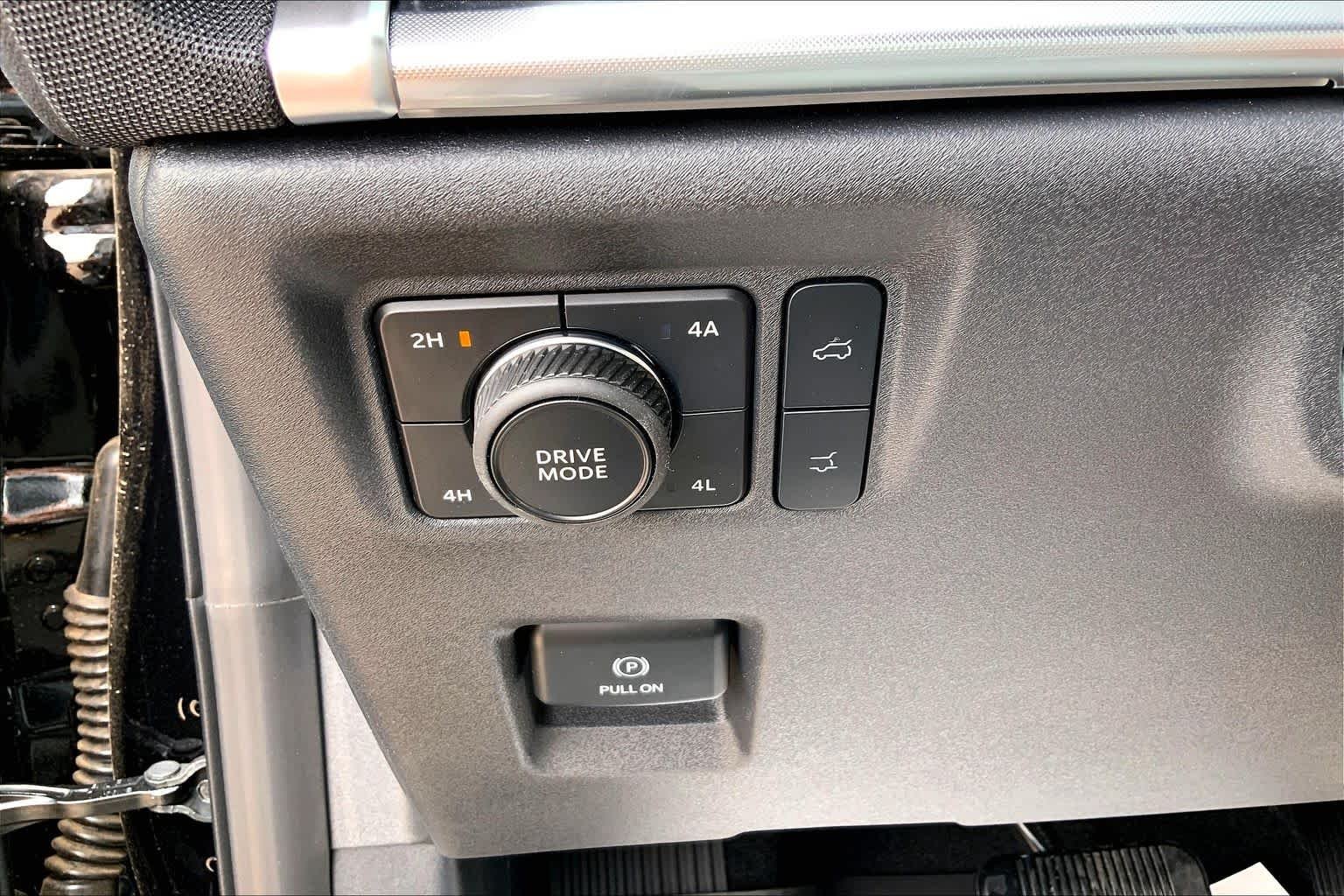 New 2026 Agate Black Metallic Ford MAX Platinum® image 20