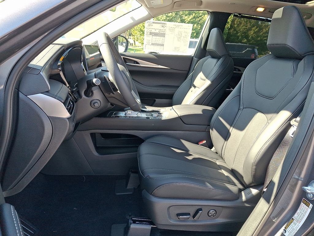 Used 2026 Gray INFINITI LUXE image 10