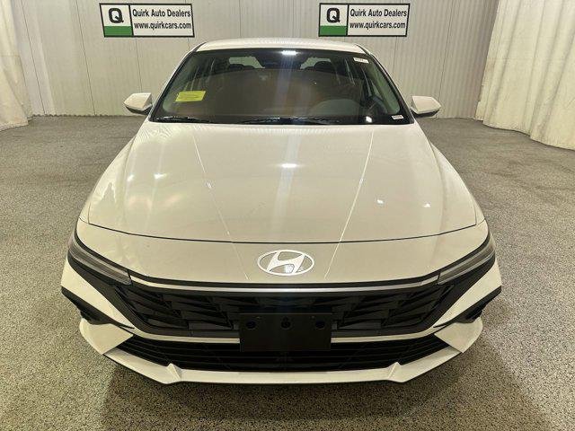 2026 Hyundai Elantra Blue - Photo 2