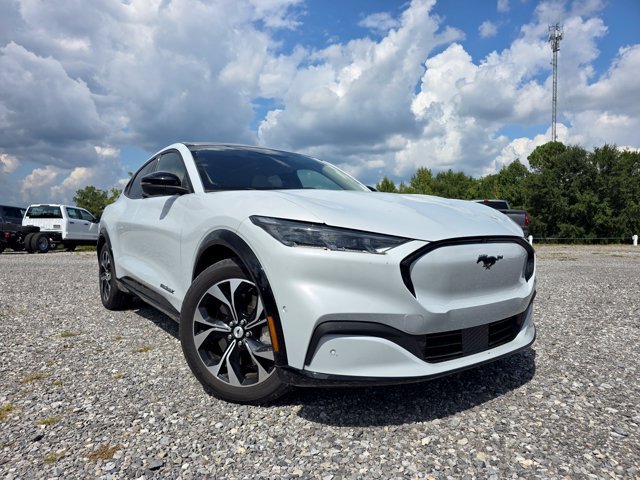 Used 2023 Space White Metallic Ford Premium image 1