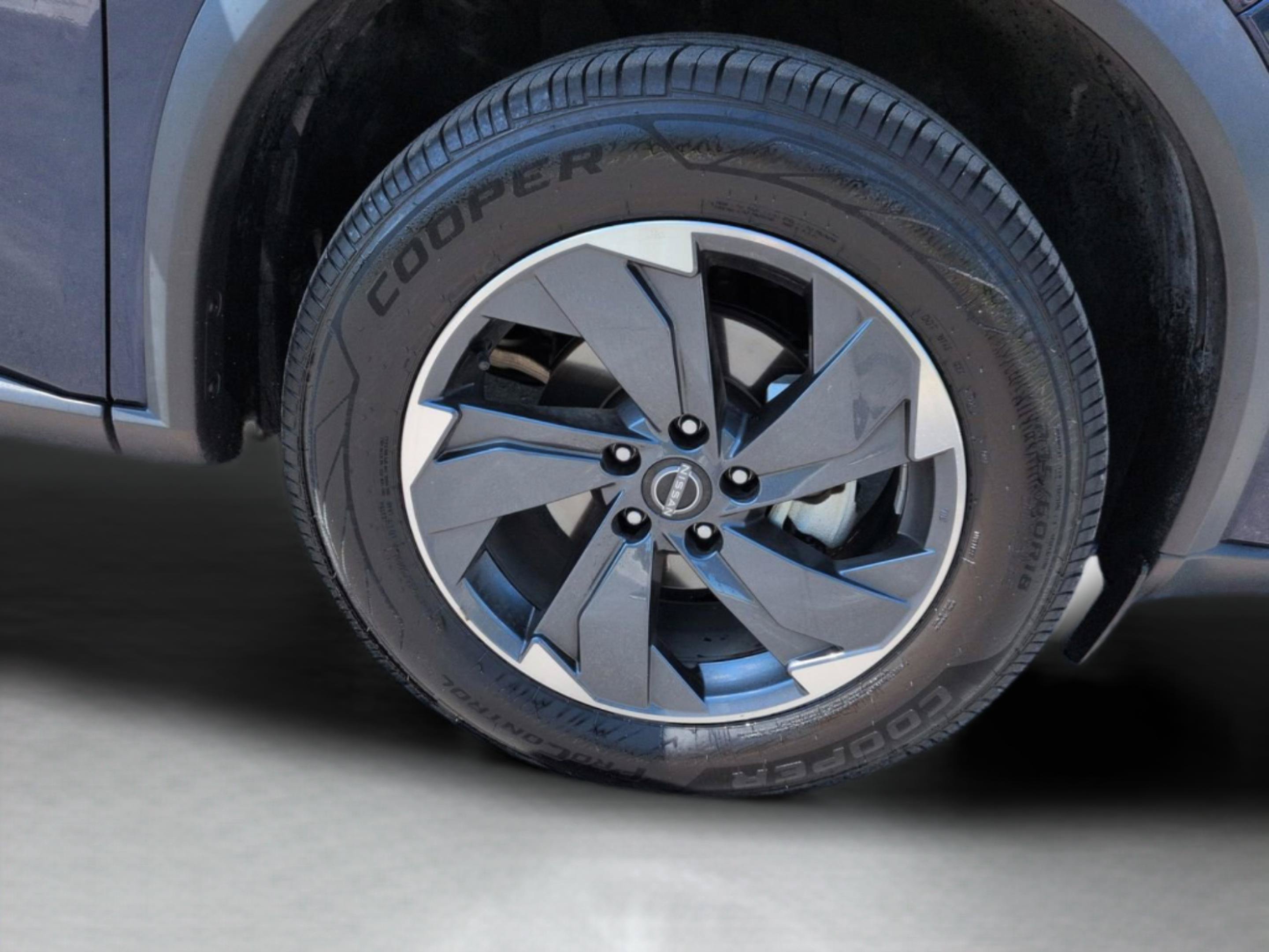 Used 2024 Deep Ocean Blue Pearl Nissan SV image 30