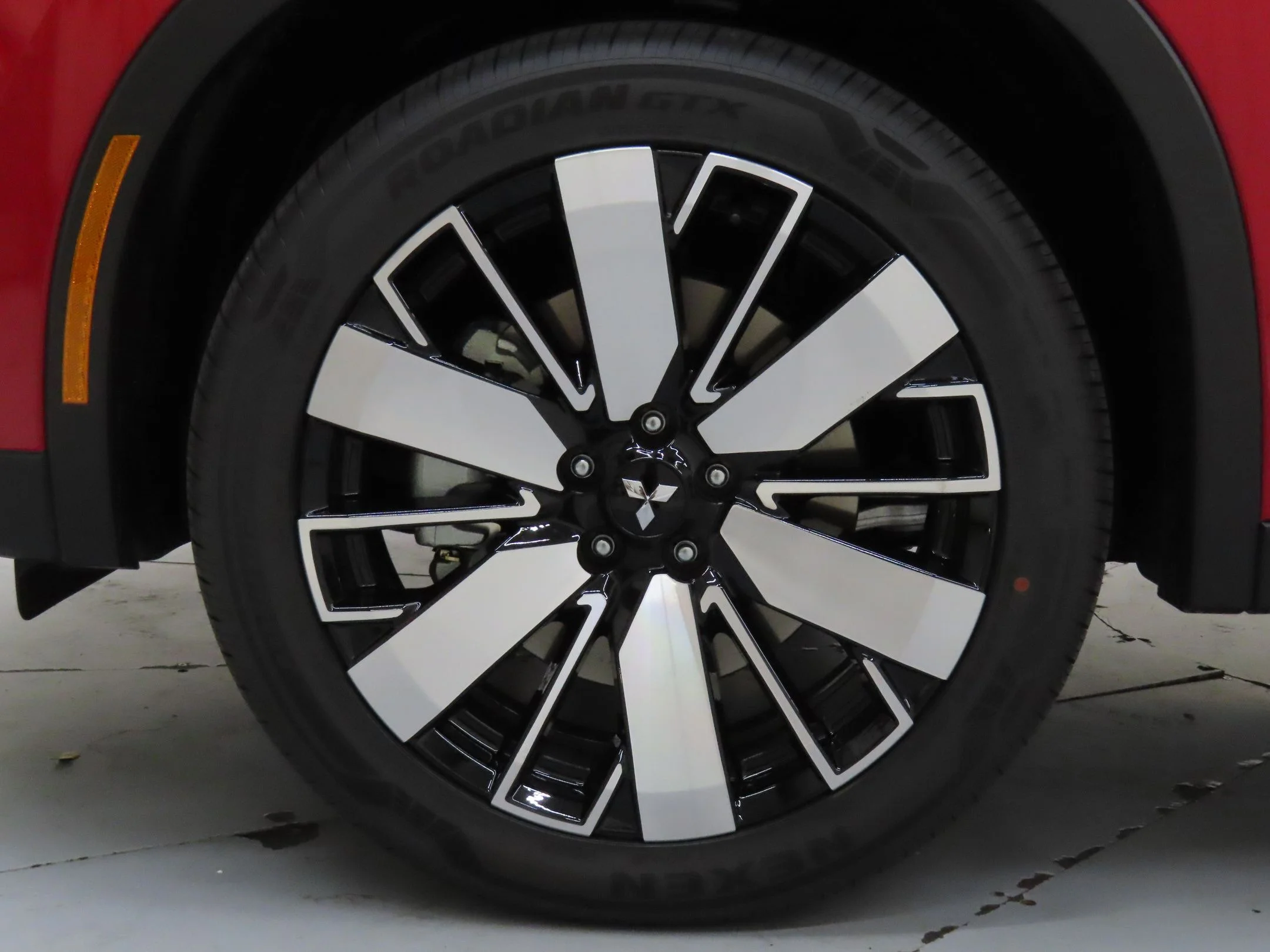 Used 2025 Red Mitsubishi SE image 28