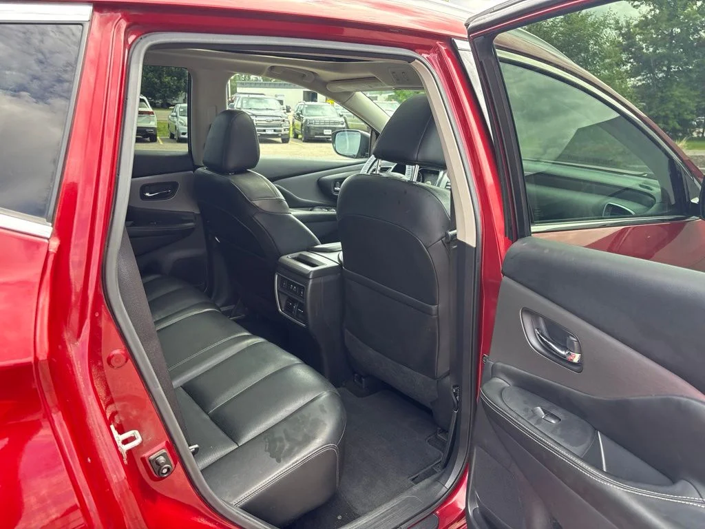 Used 2020 Cayenne Red Metallic Nissan SL image 29