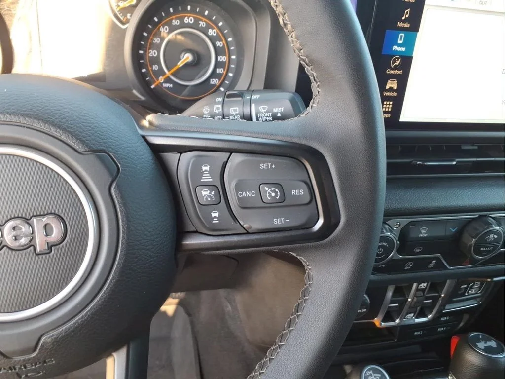 Used 2025 White Jeep Sport S image 25