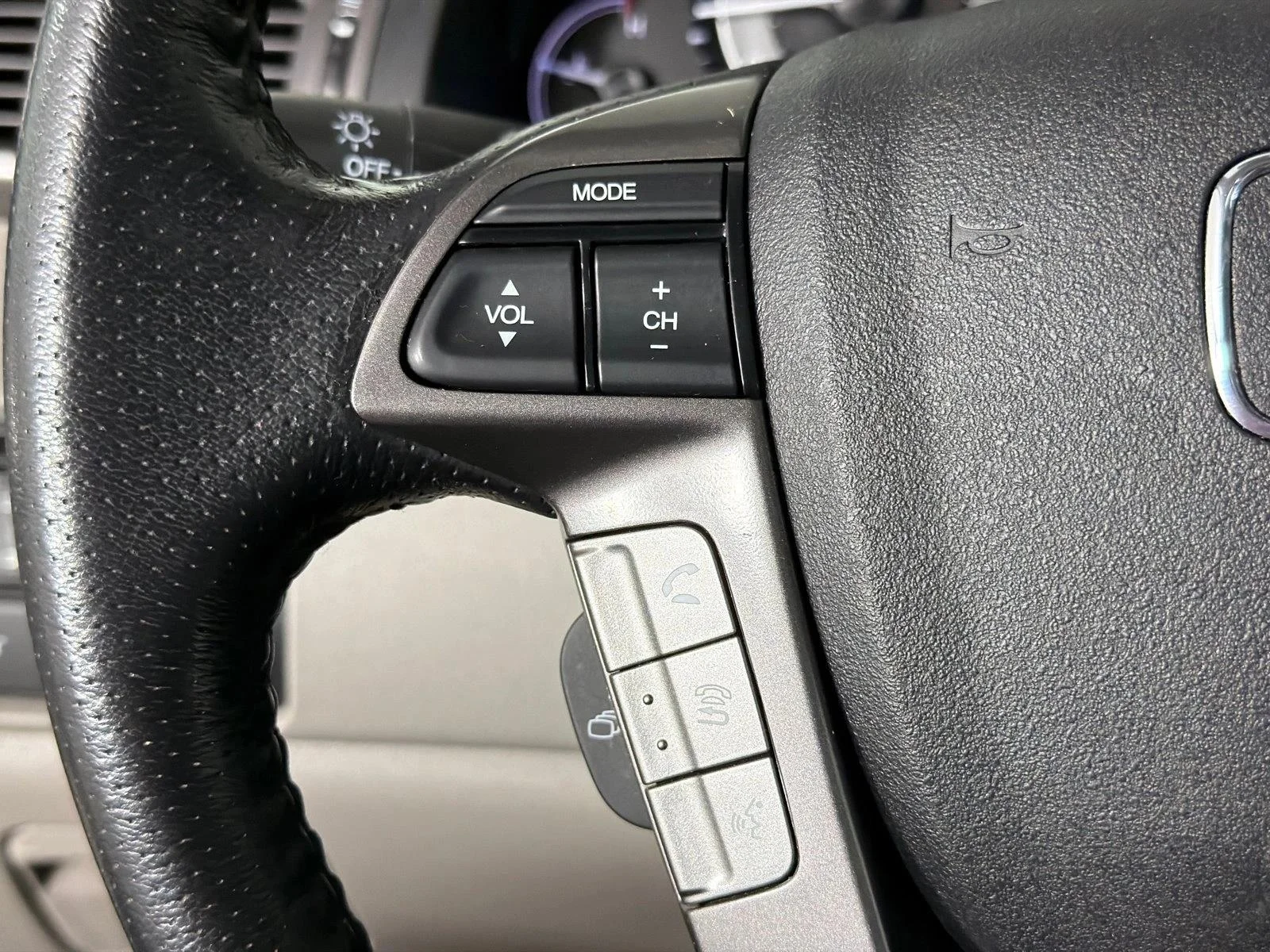 Used 2014 Gray Honda EX-L image 25