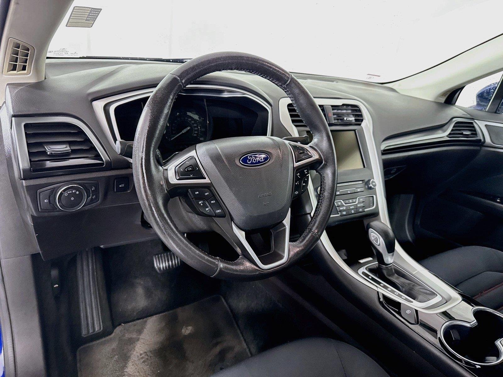Used 2016 Deep Impact Blue Ford SE image 4