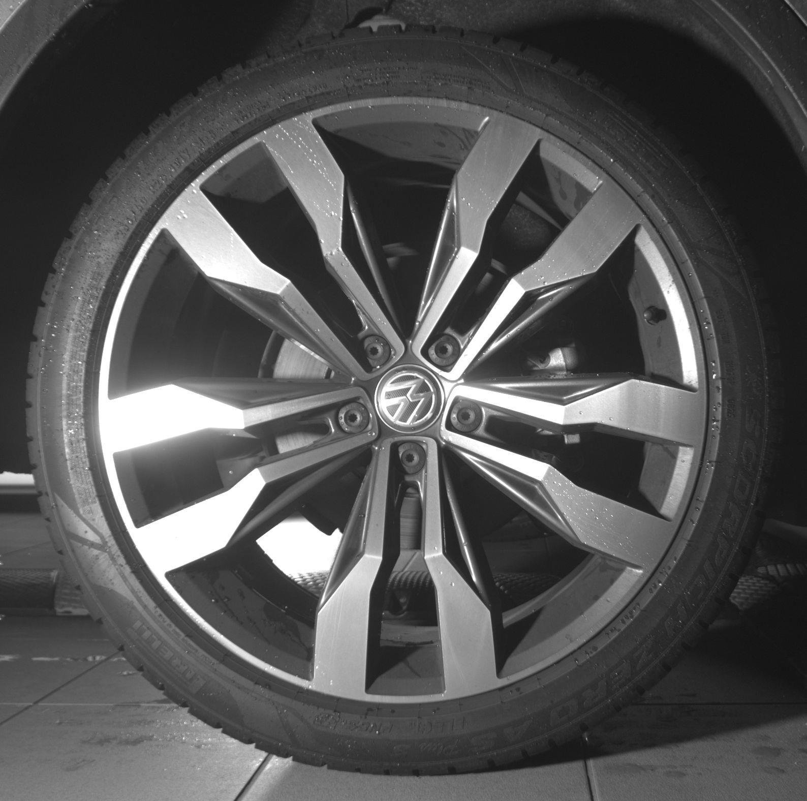 Used 2019 Pyrite Silver Metallic Volkswagen SEL Premium image 15