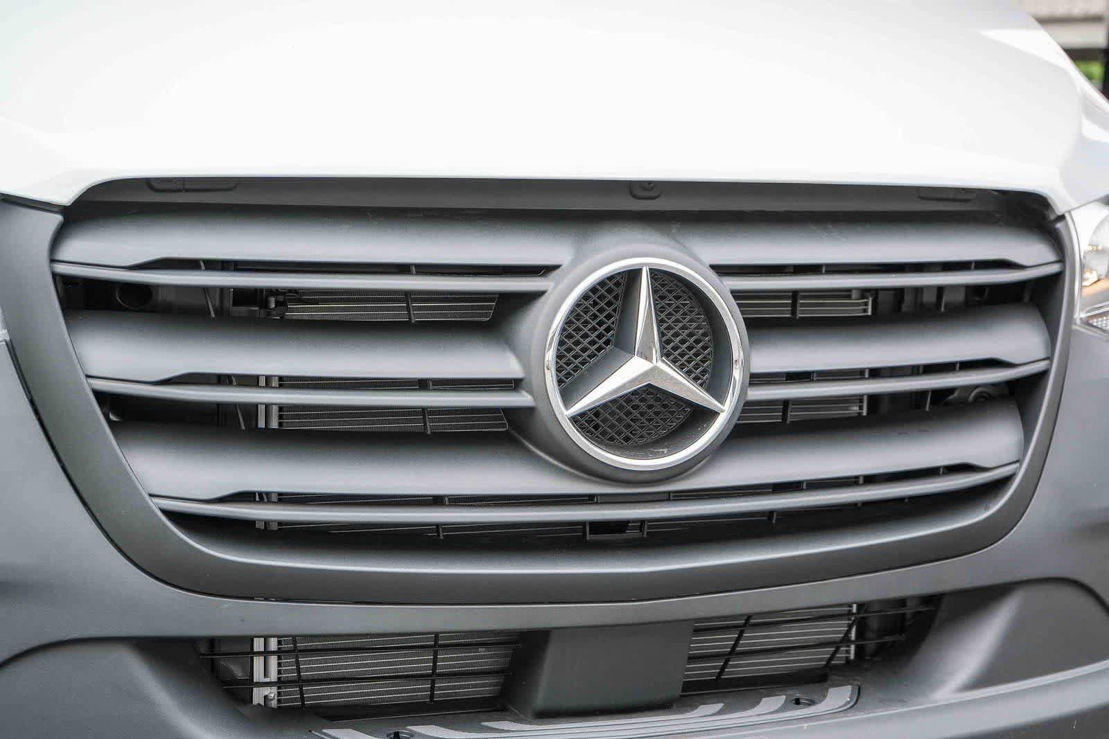 New 2026 Arctic White Mercedes-Benz Cargo 144WB High Roof RWD 2.0L I4 Diesel Turbo SO image 5