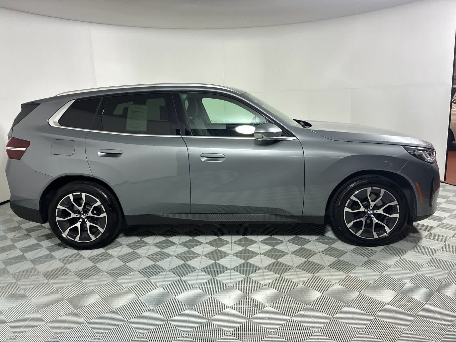 Used 2026 Skyscraper Grey Metallic BMW 30 xDrive image 4